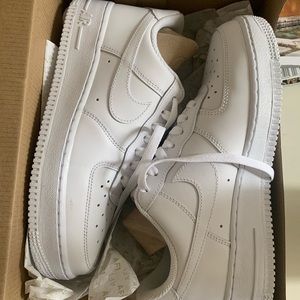 Nike Woman’s Airforce 1s 07’ SZ 8